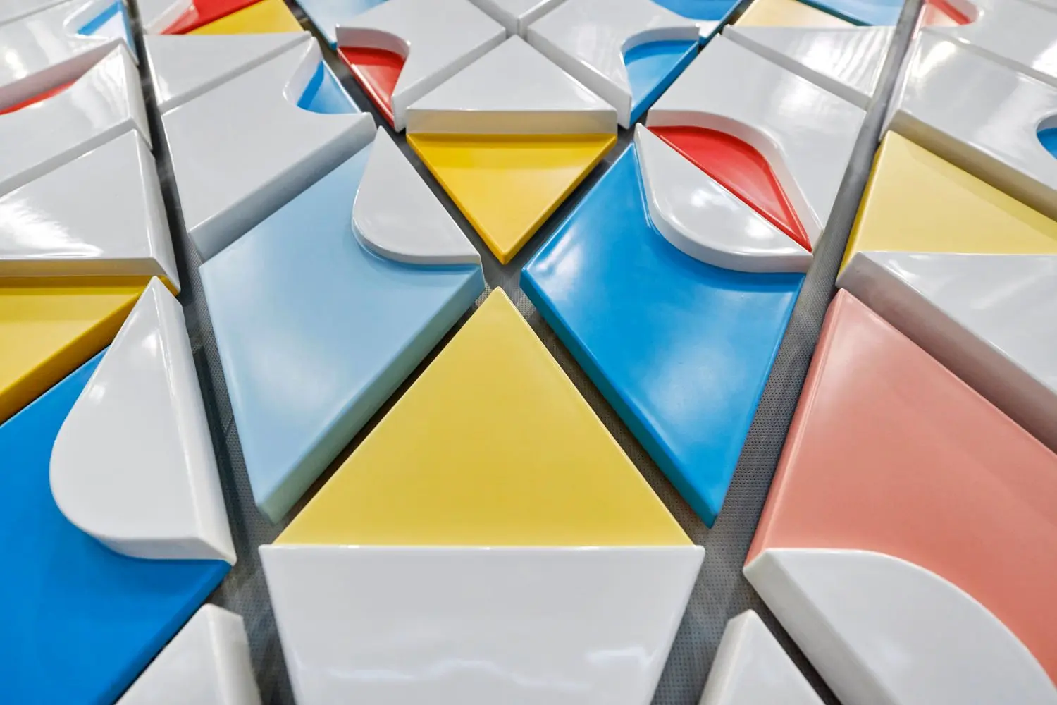 The saturation of each color changes in parallel with the depth of the tiles.