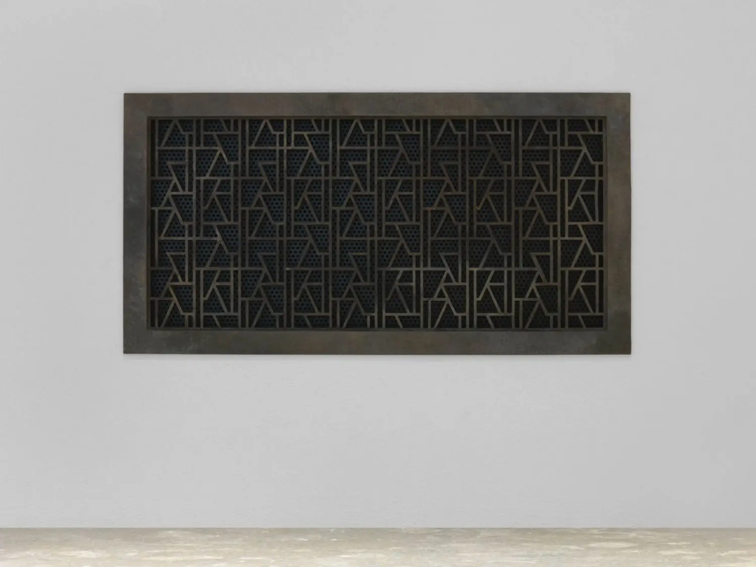 The ventilaton grilles bring a lightness into the space.