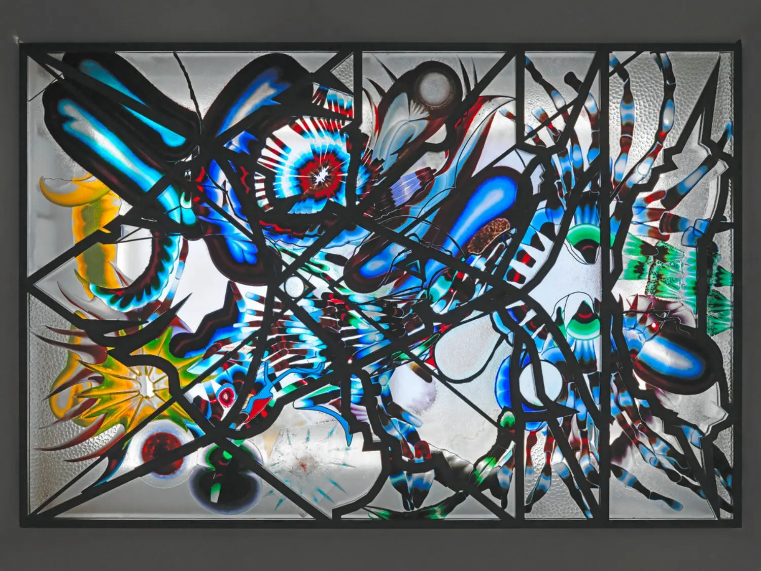 Kerstin Brätsch gave the skylight that is placed in the corridor connecting the Altbau and Swiss Re Next the title Stargate.