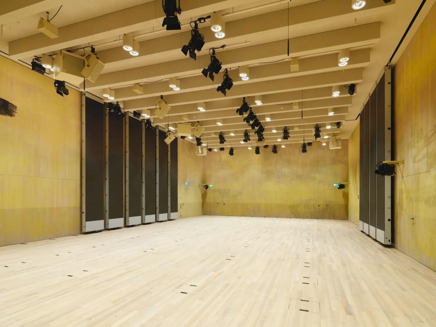 Helmut Federle's painting of the auditorium at Swiss Re Next.