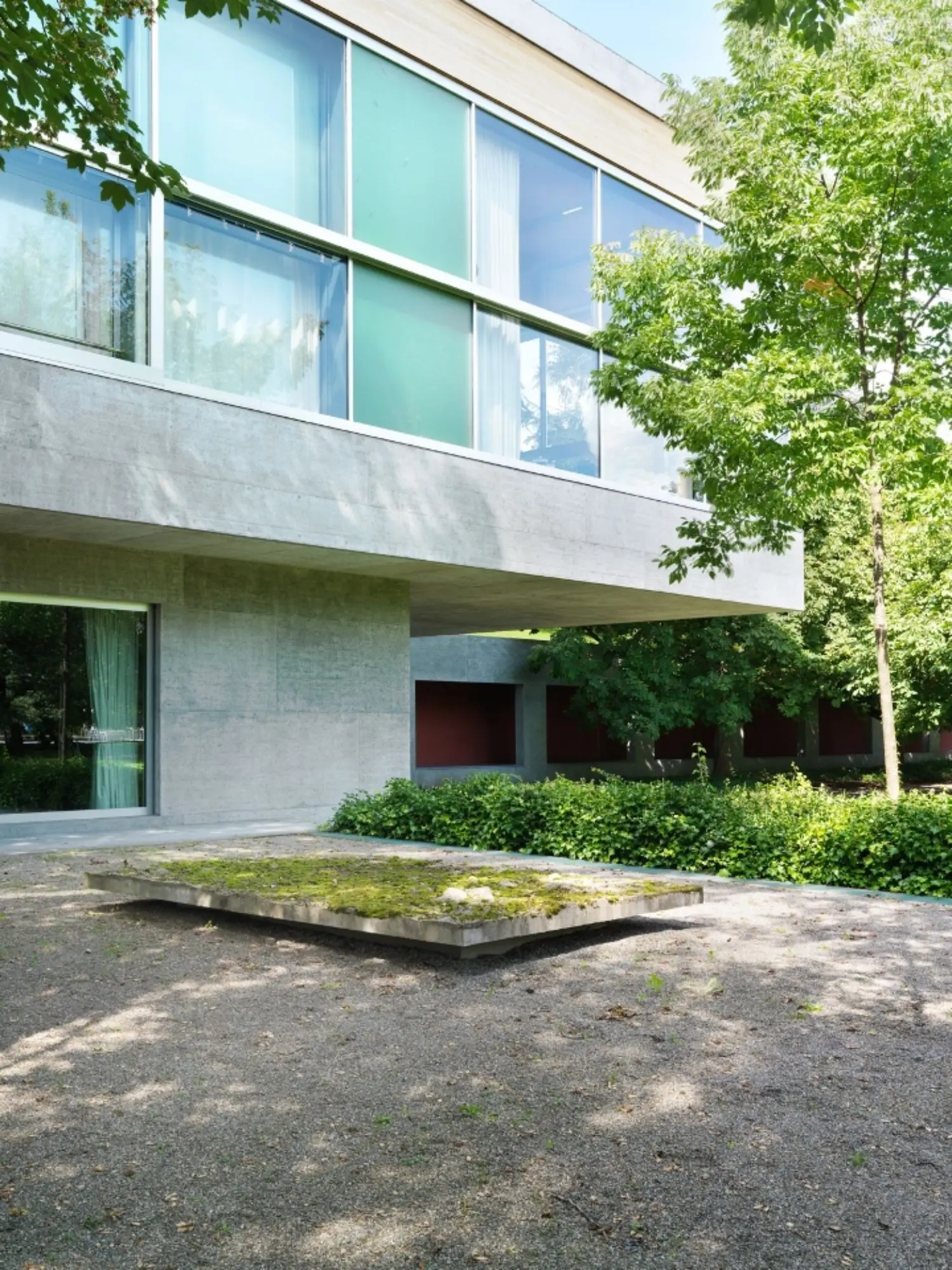 The Concrete Landscapes by Fischli/Weiss consist of concrete poured into a rectangular mould.