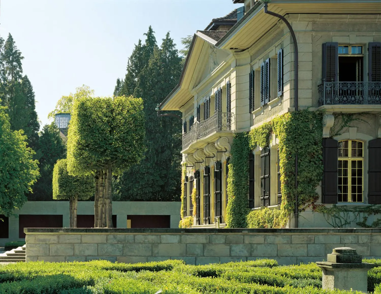 Traditional and modern architecture meet in Rueschlikon.