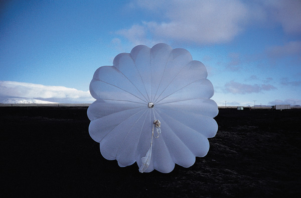 orozco-KL1460-parachute